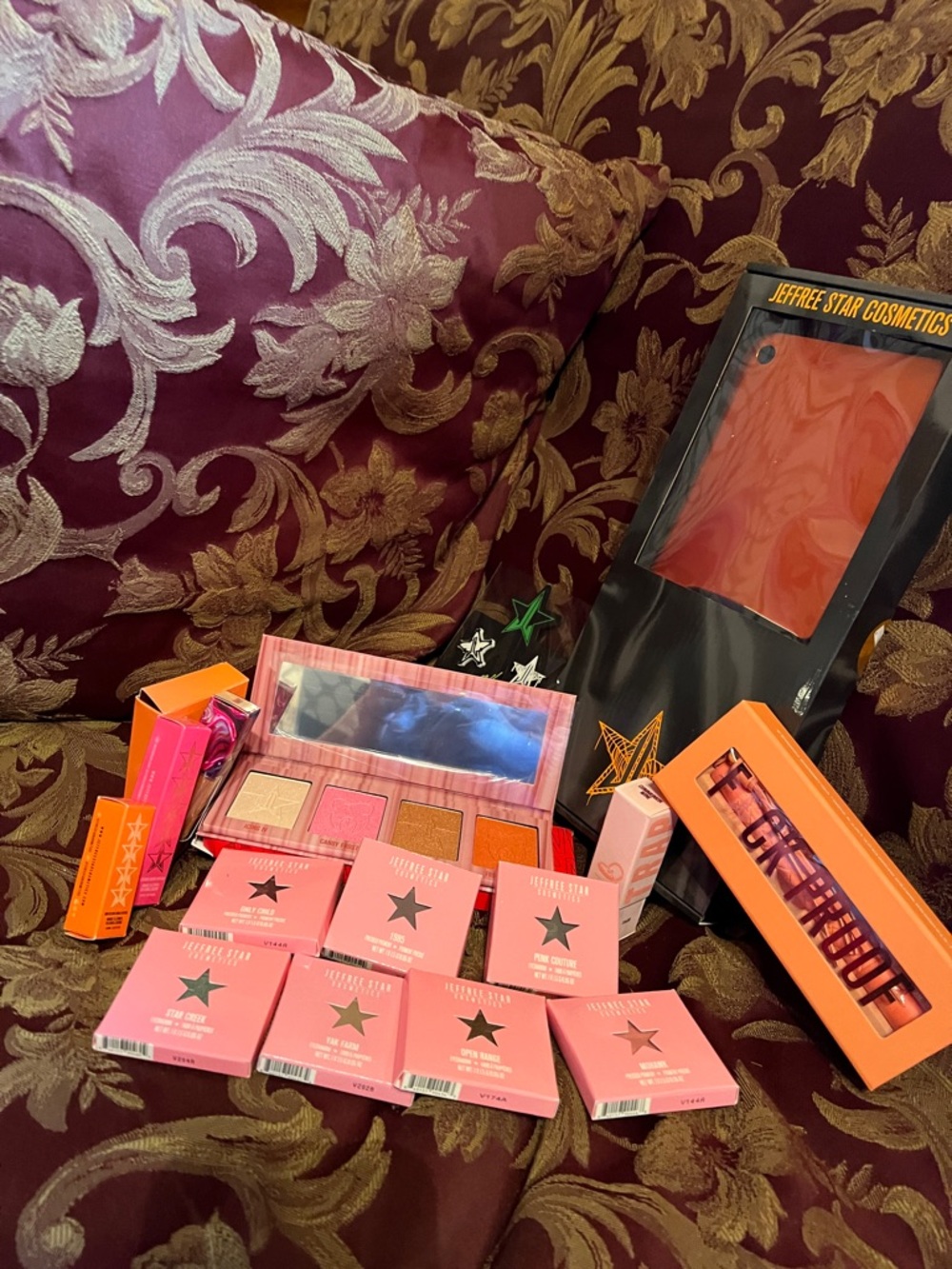 Jeffree Star Eyeshadow & Makeup Set in Pink, Orange, Gold